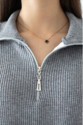 Светр жіночий